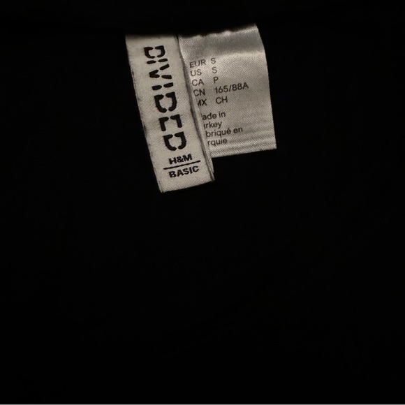 H&M Black Ribbed Viscose Short Sleeve Top - Size Small - Picture 2 of 3